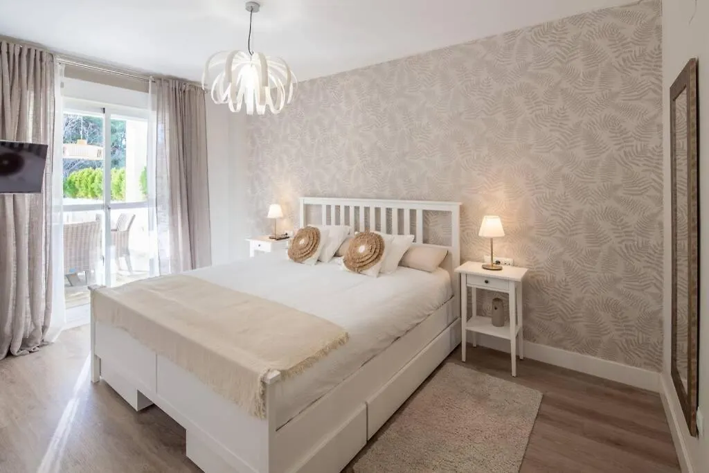Stunning Apartment Next To Puerto Banus Marbella